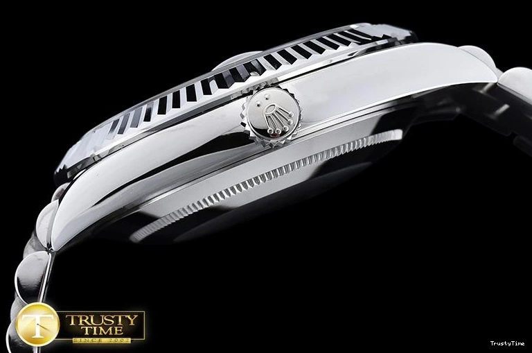 1114 RDD0202B – DayDate 40mm ModernLook 666